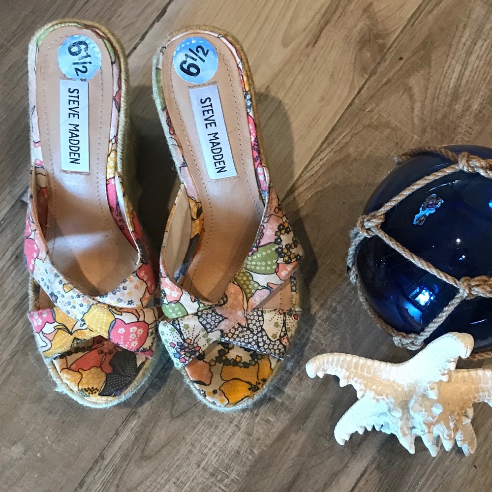 Steve Madden pattern wedge